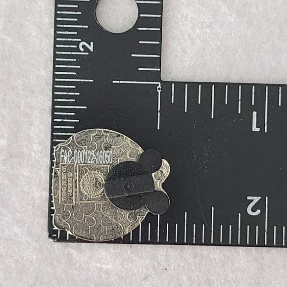 2015 Disney Pin Trading Daisy Duck Tsum Tsum Mystery Enamel Pin Authentic - Picture 6 of 8